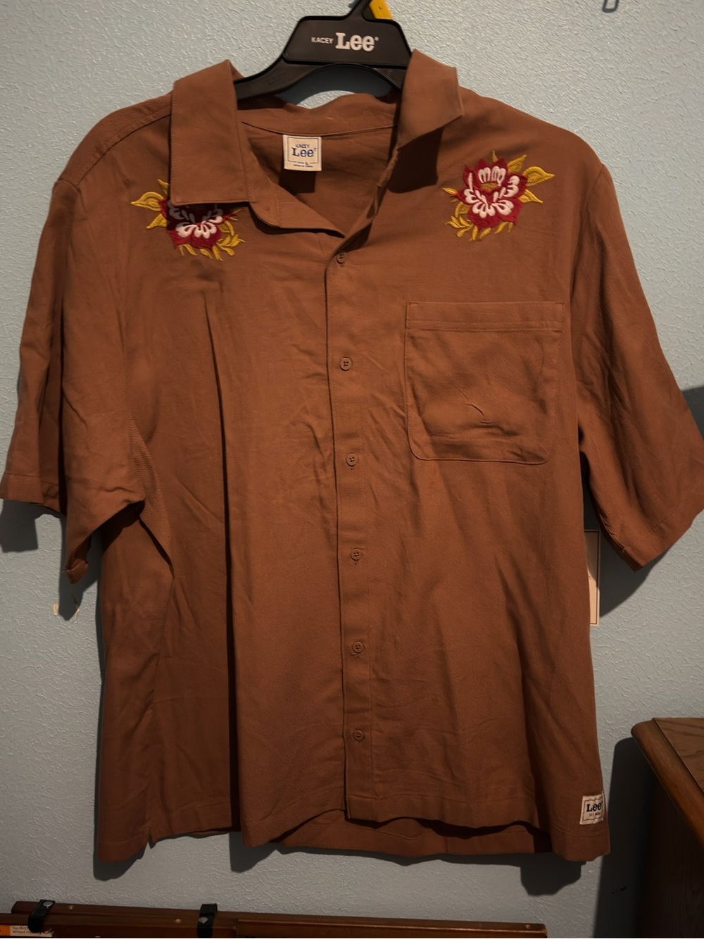 Lee Brown Short-Sleeve Button-Down Shirt with Floral Embroidery